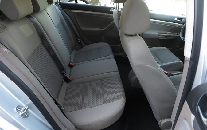 Volkswagen Golf cena 25700 przebieg: 194000, rok produkcji 2010 z Niemcza małe 781
